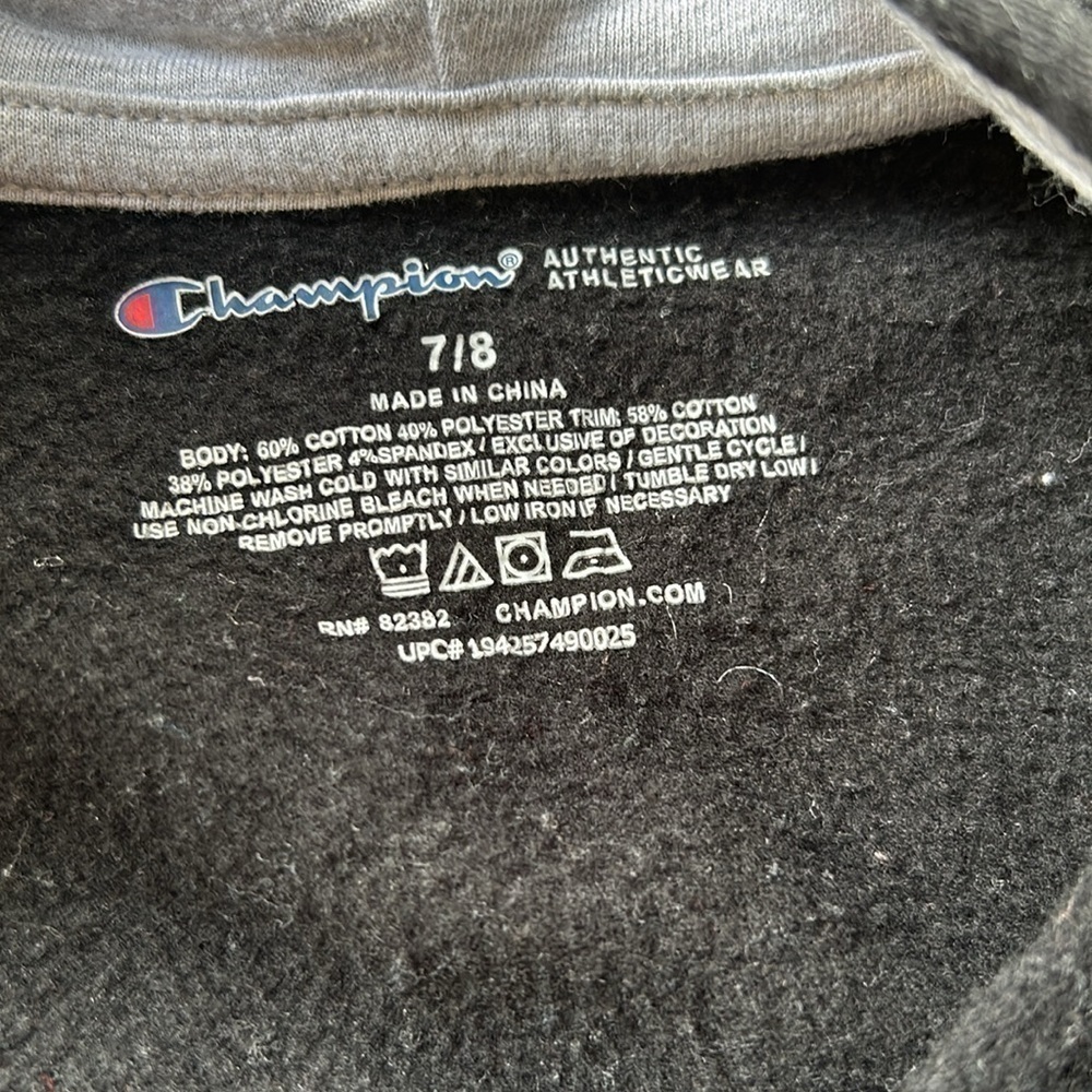 EUC Boys Champion Black Zip Up Jacket Size 7/8 - Picture 3 of 6
